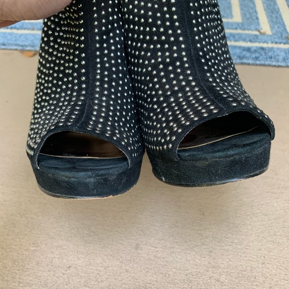 Heels - Picture 3 of 5